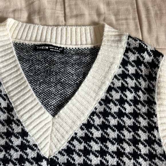 Womens Shein Sweater Vest - Picture 2 of 4